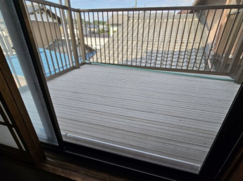 広いバルコニーがあります
