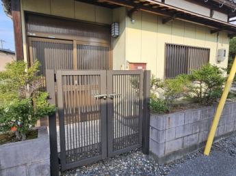 門扉付きの玄関です