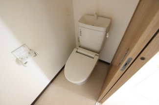 コンパクトで使いやすいトイレです