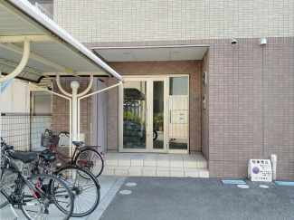 清潔なエントランスです