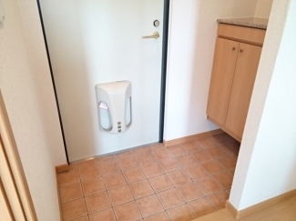 毎日通る玄関はこちらです