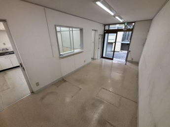 大塚町６丁目駐車場付き１階店舗の画像
