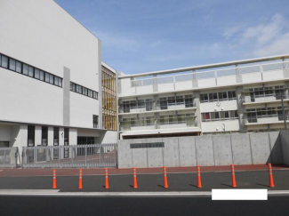 松山市立東雲小学校まで665m