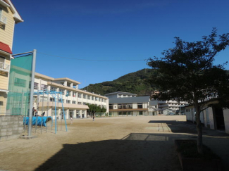 八幡浜市立白浜小学校まで252m
