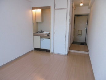 使い勝手のいい洋室です