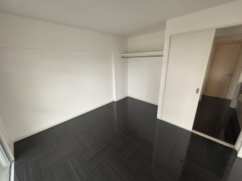 使い勝手のいい洋室です