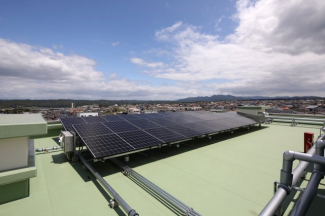 太陽光発電パネル設置ビル