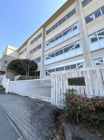 宝塚小学校まで1370m