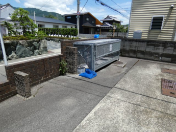 ゴミ捨て場敷地内にあり、もっていく手間がはぶけます☆