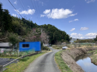 【前面道路含む現地写真】