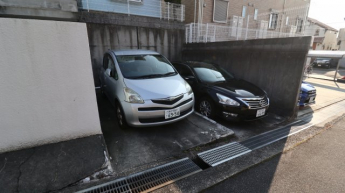 【駐車場】