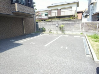 駐車場があるので、車を買う予定の方も安心です