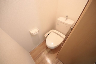 コンパクトで使いやすいトイレです