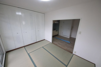 和室ならではの温かな和の空間で寛ぎの時間を過ごせます