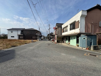 前面道路含む現地写真です