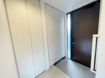 シューズクロークと収納