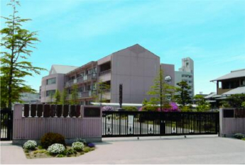 新居浜市立西中学校まで1160m
