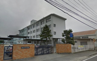 松山市立鴨川中学校まで1600m