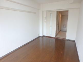 ゆったり過ごせる居間です