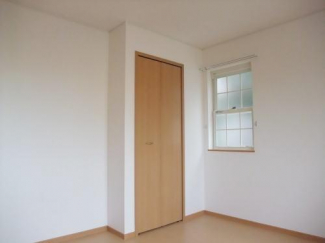 個人の部屋や寝室として使える洋室です