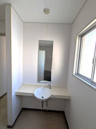 2階女子トイレ洗面台