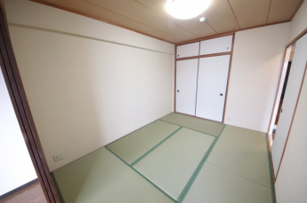 和室ならではの温かな和の空間で寛ぎの時間を過ごせます