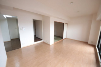 こちらのリビングで趣味の時間をお楽しみください