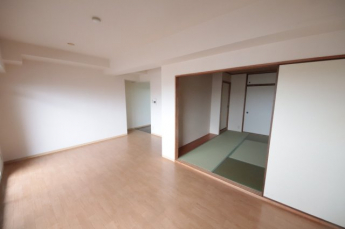 こちらの居間で趣味の時間をお楽しみください