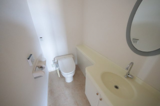 コンパクトで使いやすいトイレです