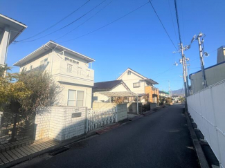 【現況】前面道路の道幅は約４ｍあるため、駐車もしやすいですね