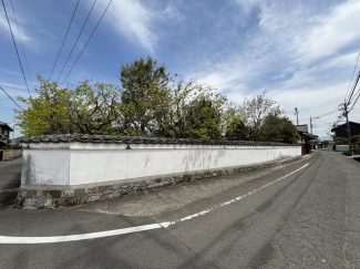 南側道路を東向きに撮影