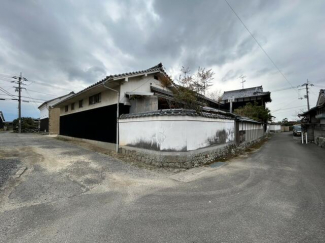 北側道路を西向きに撮影