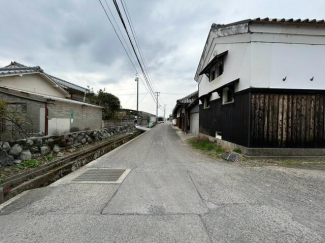 東側通路を南向きに撮影