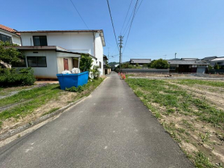 西側道路を南向きに撮影
