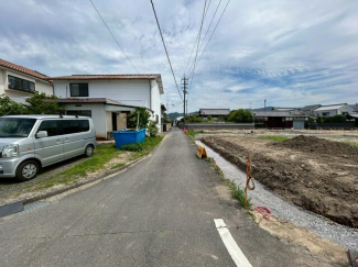 西側道路を北向きに撮影