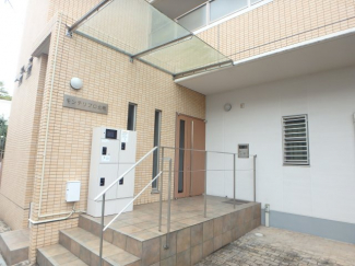 毎日通るエントランスはこのようになっています
