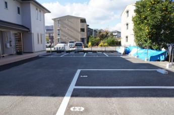 【駐車場】