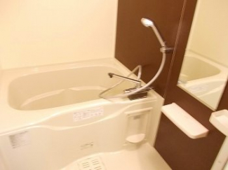 コンパクトで使いやすいお風呂です