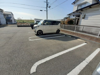 駐車場に車を止められます