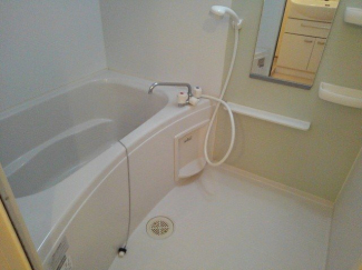 コンパクトで使いやすいお風呂です