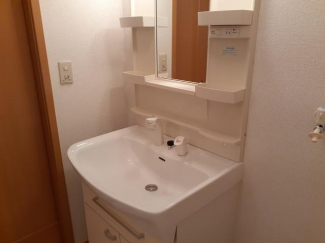 明るい洗面所です