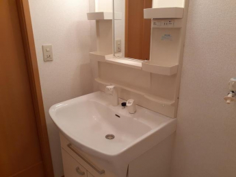 明るい洗面所です