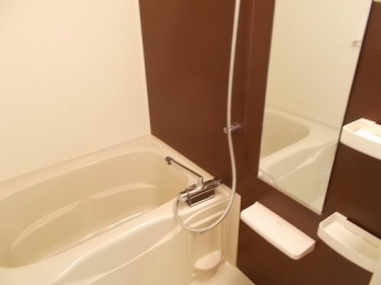 コンパクトで使いやすいお風呂です