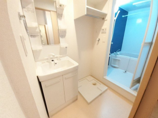 明るい洗面所です