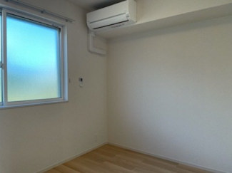 明るい色調の室内です
