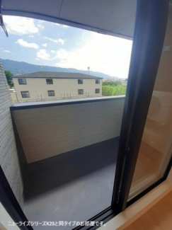 落ち着いた時間を過ごせるバルコニーです