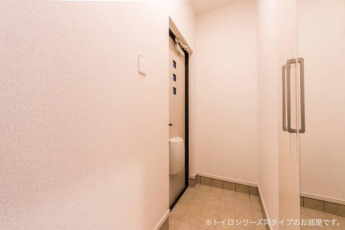 収納もある玄関です