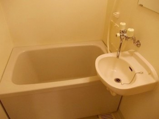 コンパクトで使いやすいお風呂です