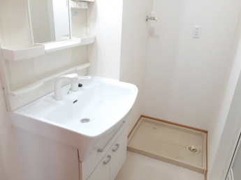 明るい洗面所です