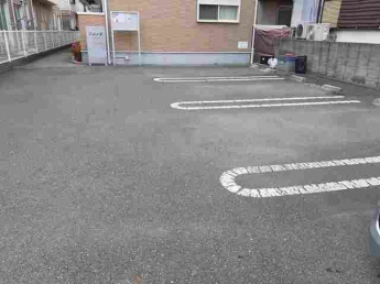 駐車場があるので、車を買う予定の方も安心です